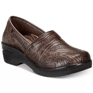 Brown Embossed Slip-On Shoe by Easy Street Lyndee Slip Resistant clogsSz-7.5W. I
